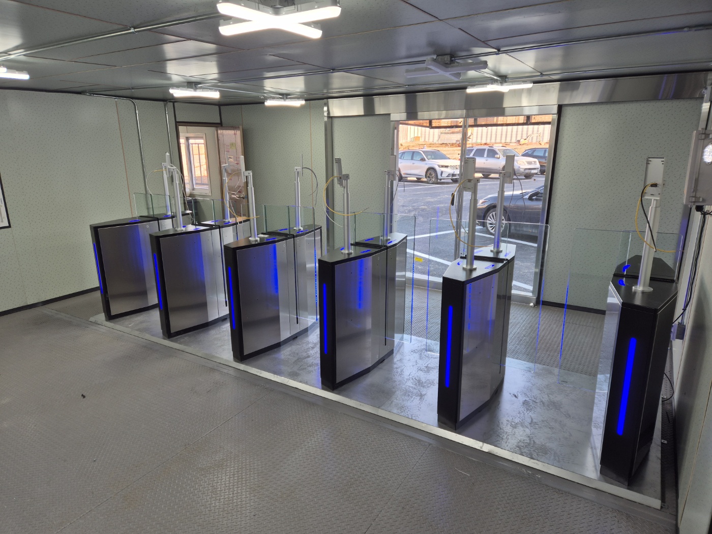 OO건설 출입통제 스피드게이트 설치