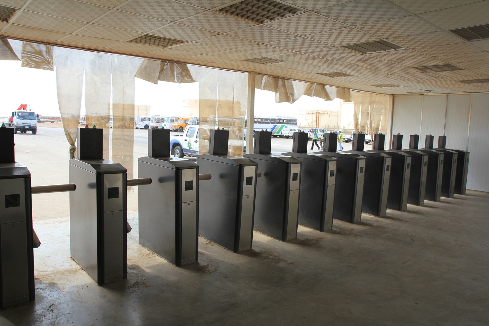 사우디 건설현장 턴스타일 게이트 설치