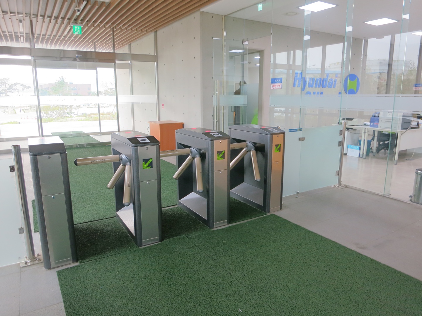 현대오일뱅크 턴스타일 게이트 설치