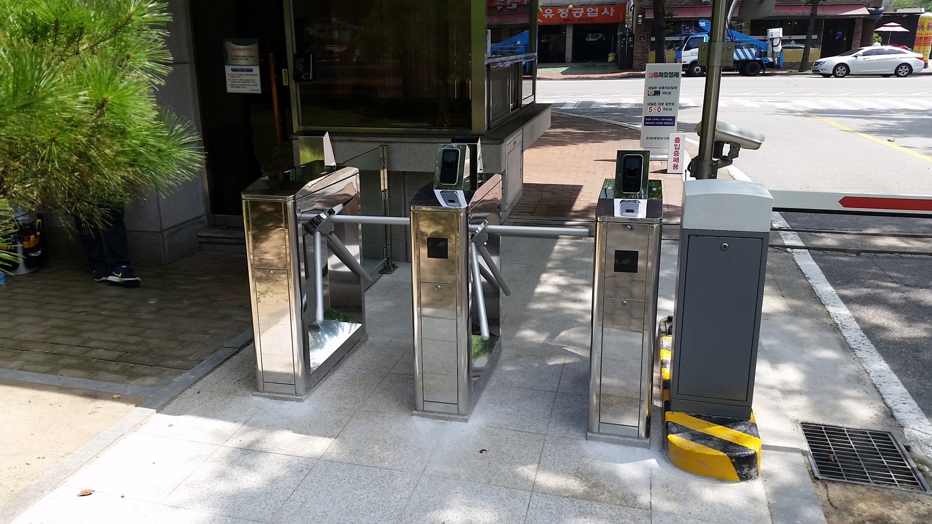 힌국00연구원 턴스타일 게이트 설치