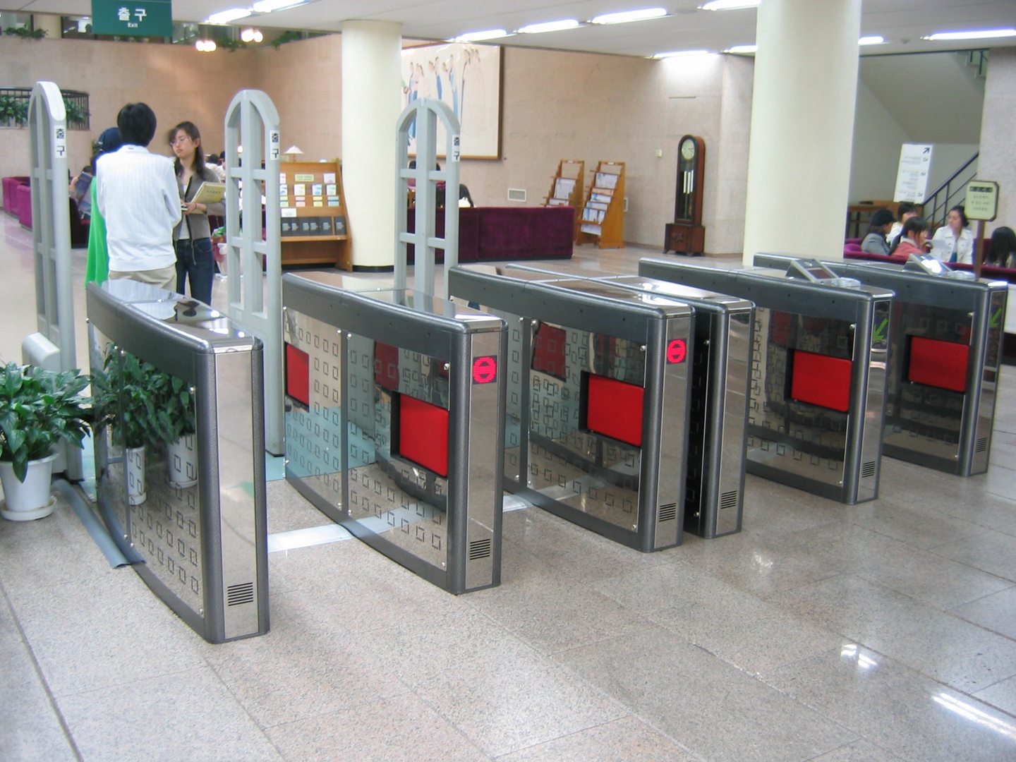 00여자대학교 플랩게이트 설치