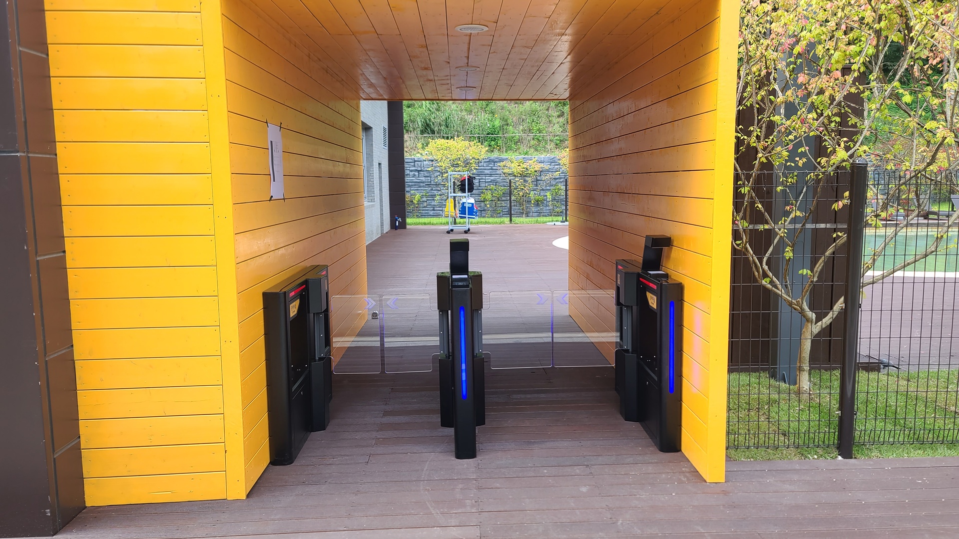 강아지숲 플랩게이트 설치